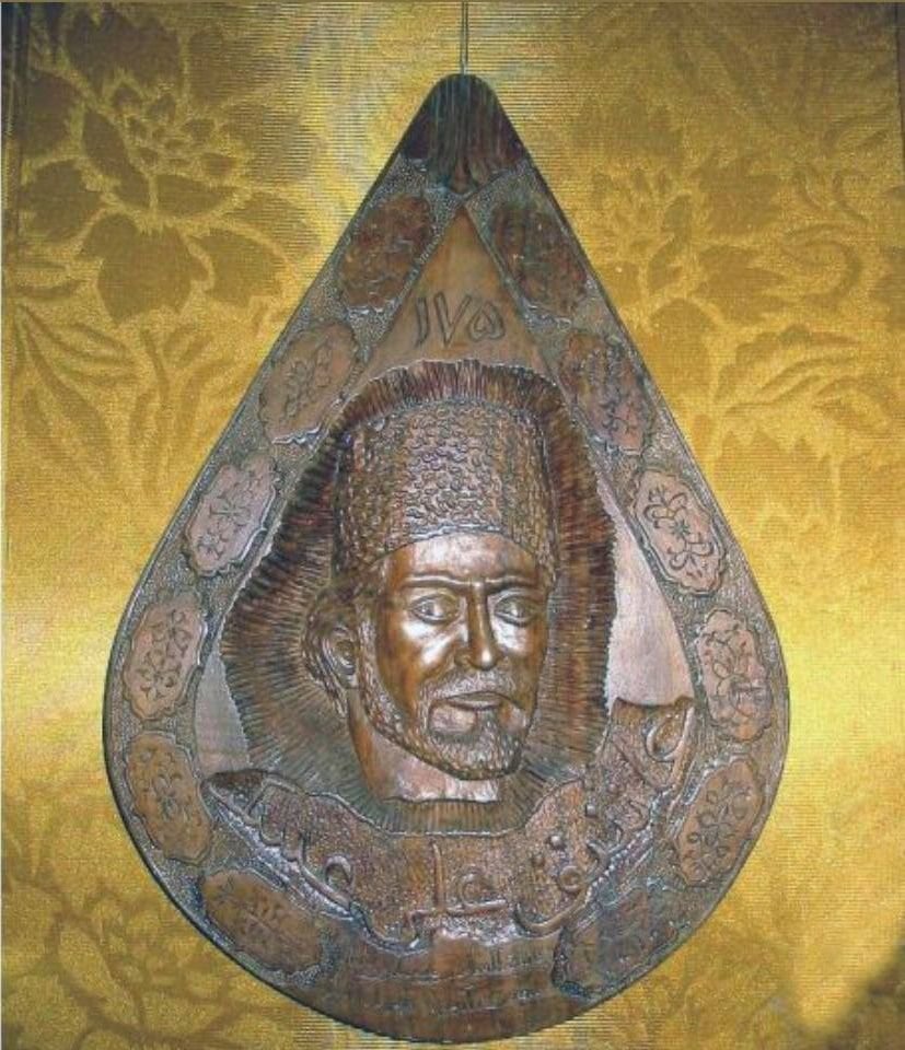 Aşıq Ələsgərin barelyefi. Ağac, oyma üsulu. (Müəllif Pənah Qurbanov)