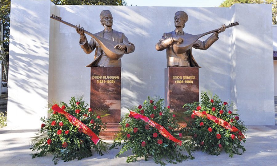 Dədə Ələsgərin Qazax şəhərində büstü