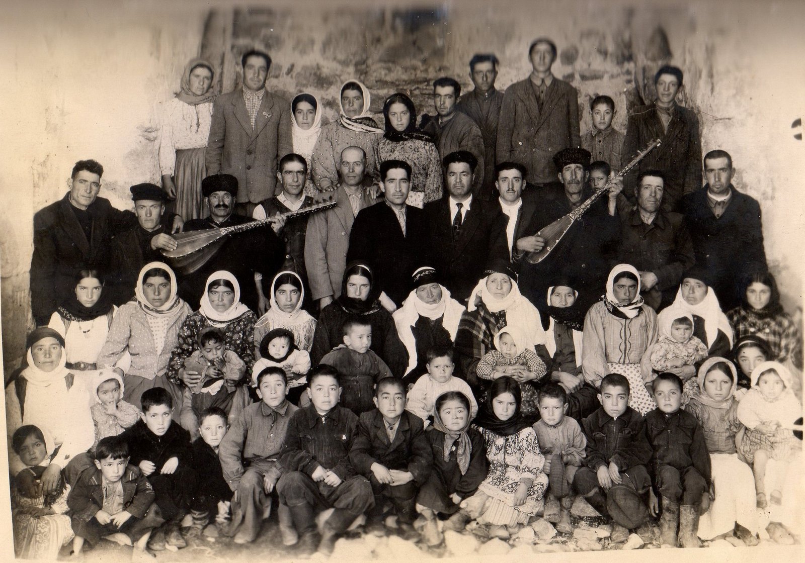 Aşıq Ələsgərin nəslindən bir qrup. 1957-ci il