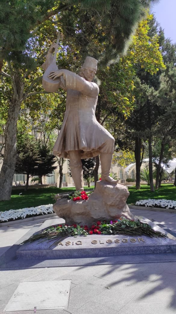 Aşıq Ələsgərin heykəli